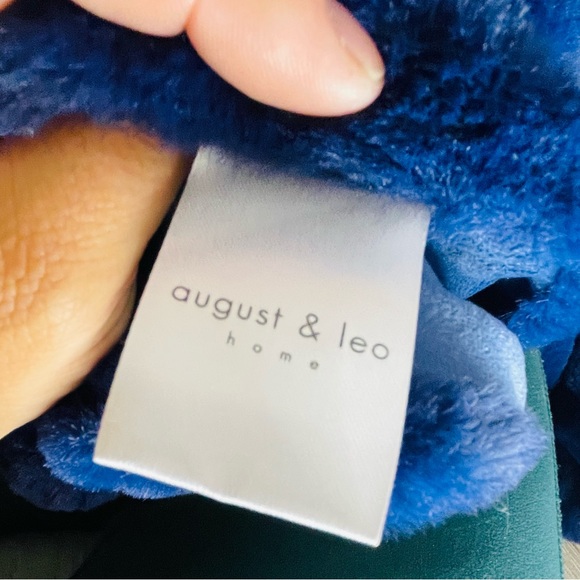 Nwt august and Leo mantel share and pillow cover / case embroidered blue velvet - Picture 5 of 7